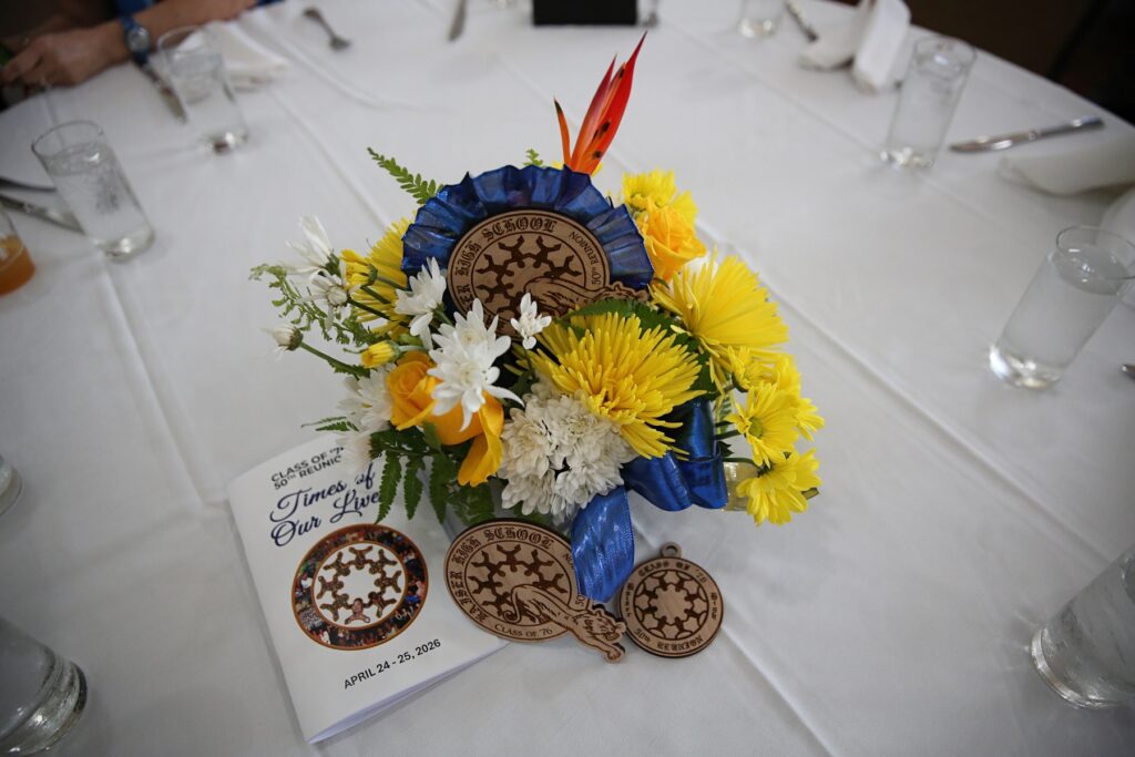Reunion book, centerpiece and favor